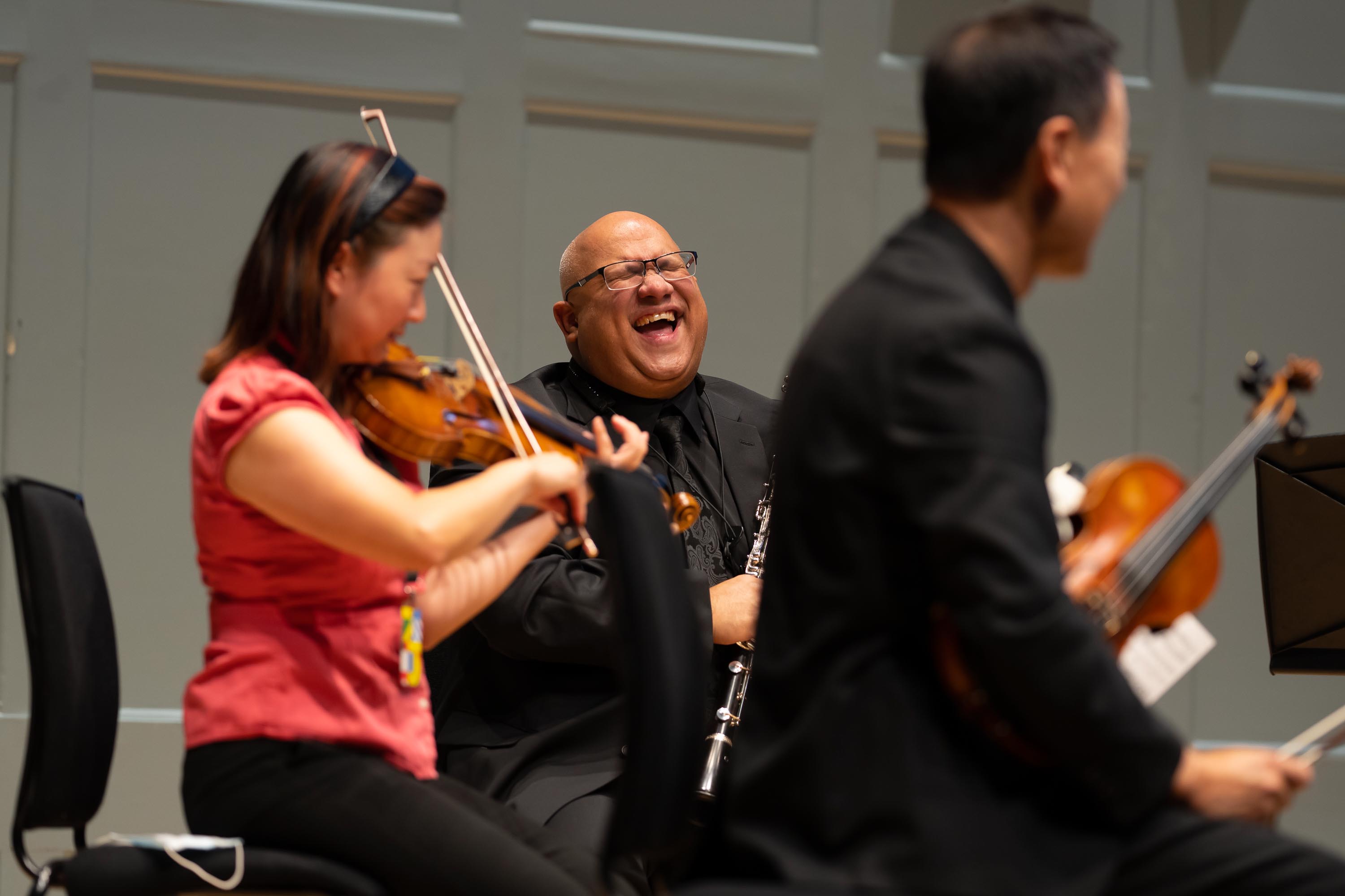 Principal Clarinet Ricardo Morales enjoys a laugh during a break in the rehearsal 