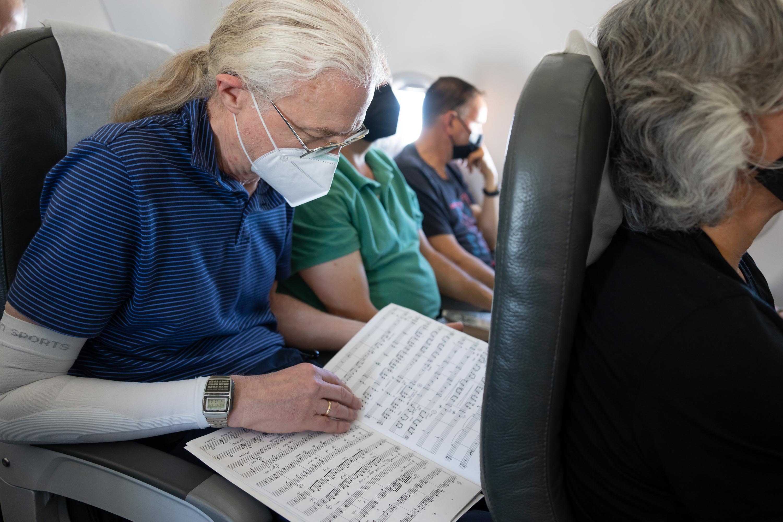 Cellist Richard Harlow makes good use of the two-hour flight to Hamburg by studying some scores