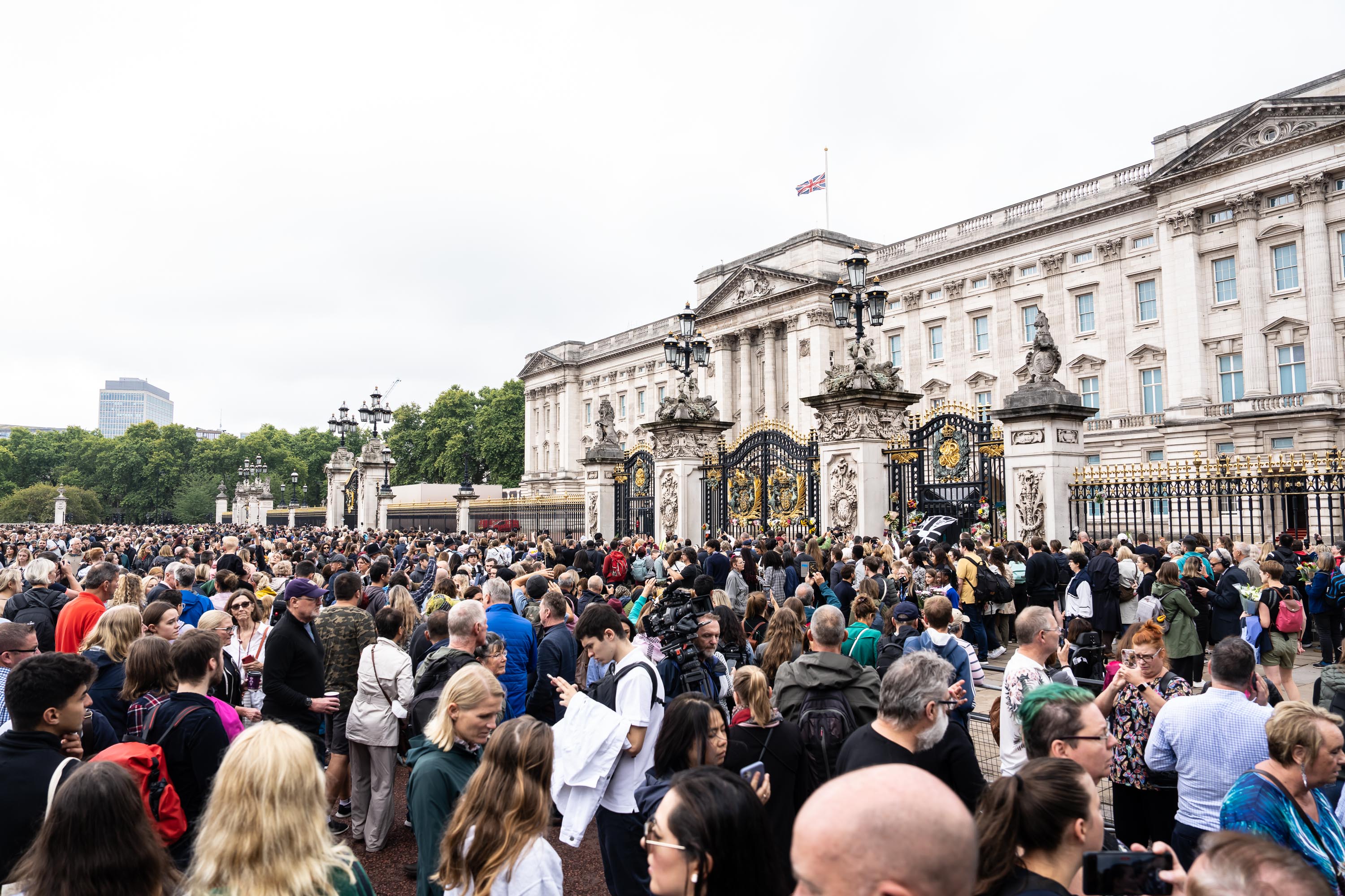 The scene outside Buckingham Palace