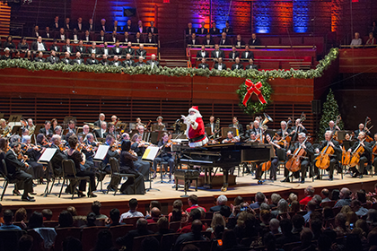 Santa with The Philadelphia Orchestra and choir in Verizon Hall